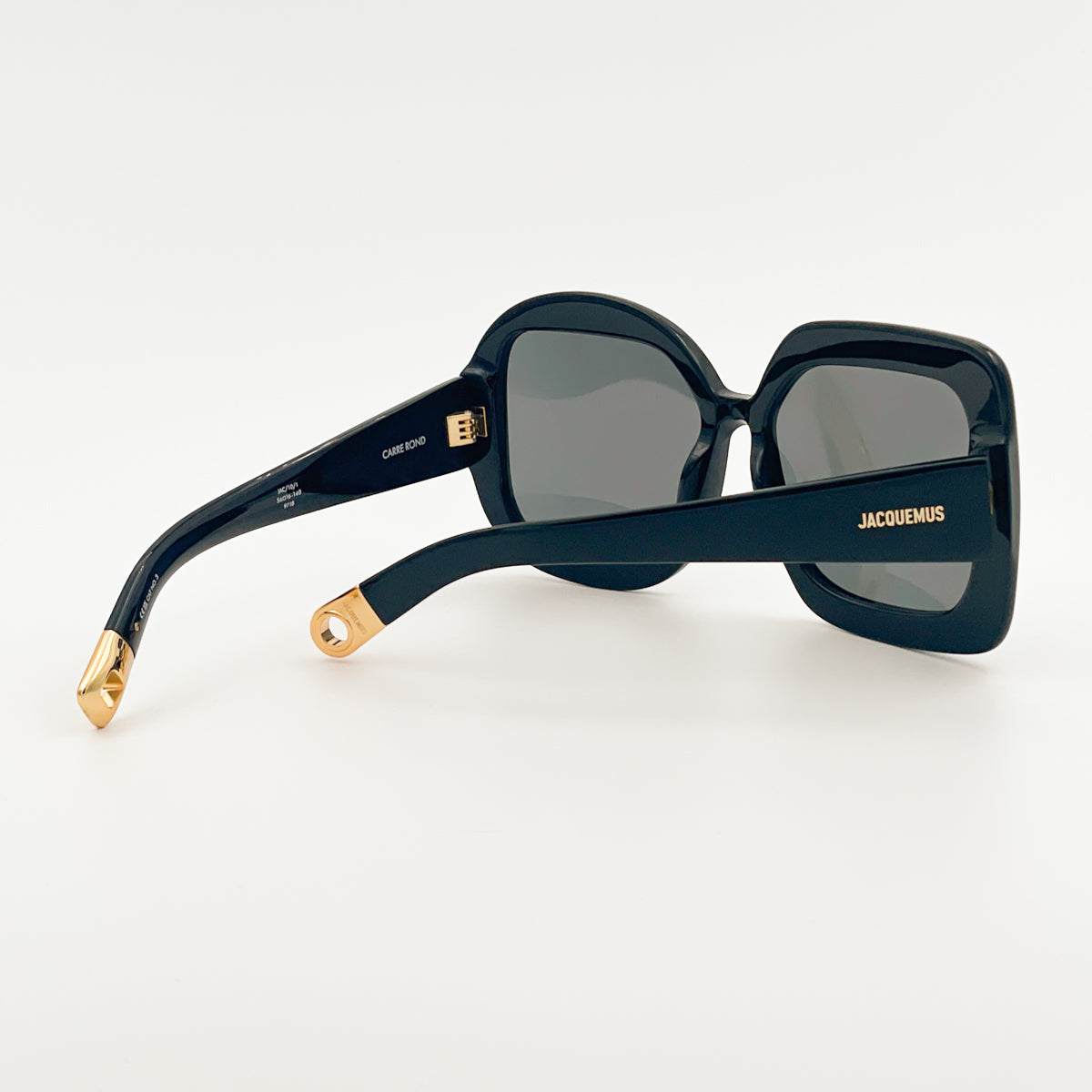 occhiali da sole da donna Jacquemus Carré Rond oversize in acetato nero lucido 
lenti grigio fumo con protezione UV 100%